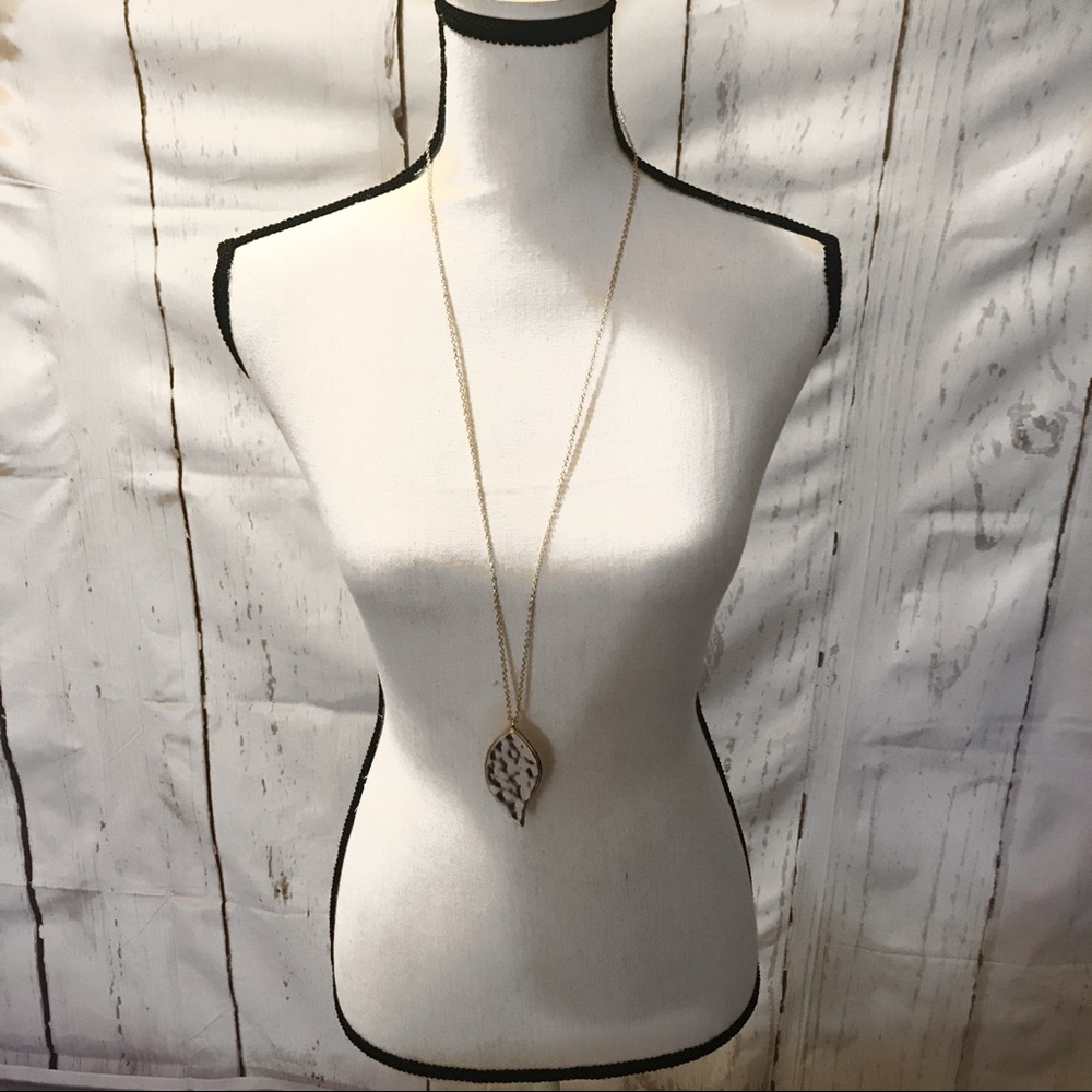 Dainty jewelry necklace set